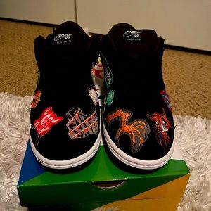 Nike sb low X Neckface comes with extra laces,Neckface patches and never worn.